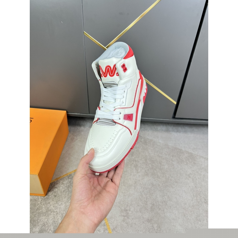 l**is V*t*n sneakers
